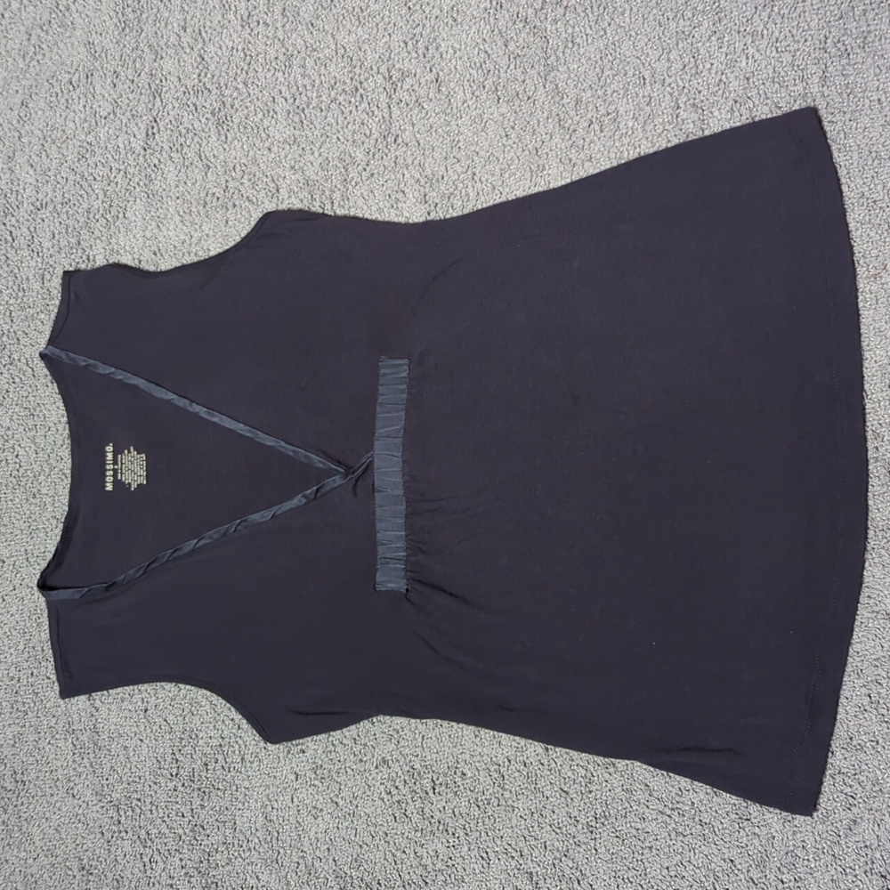 Flowy Navy Blue V-Neck Sleeveless Shirt